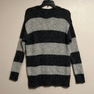 American Eagle Jegging Fit Gray Striped  Oversized Soft Fuzzy Sweater Small